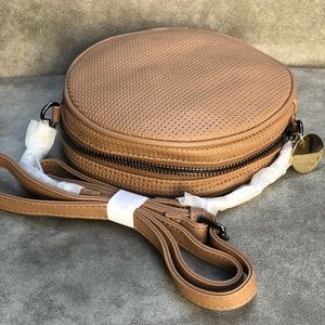 Circle Crossbody
